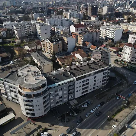 Anika Apartman *